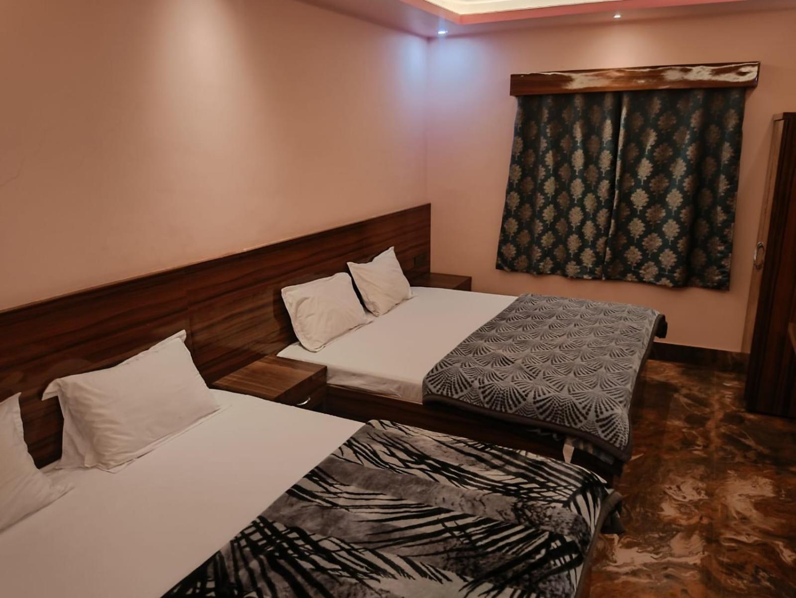 Siyaram Kunj Hotel Ayodhya Екстериор снимка