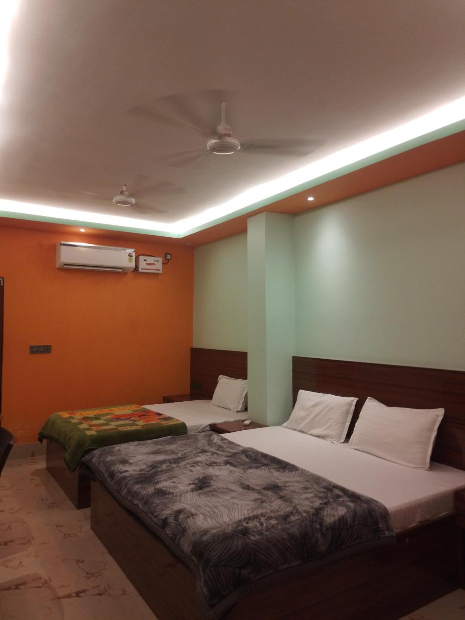 Siyaram Kunj Hotel Ayodhya Екстериор снимка