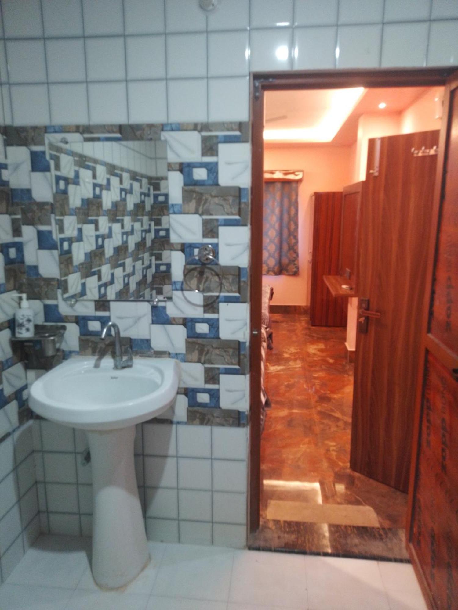 Siyaram Kunj Hotel Ayodhya Екстериор снимка