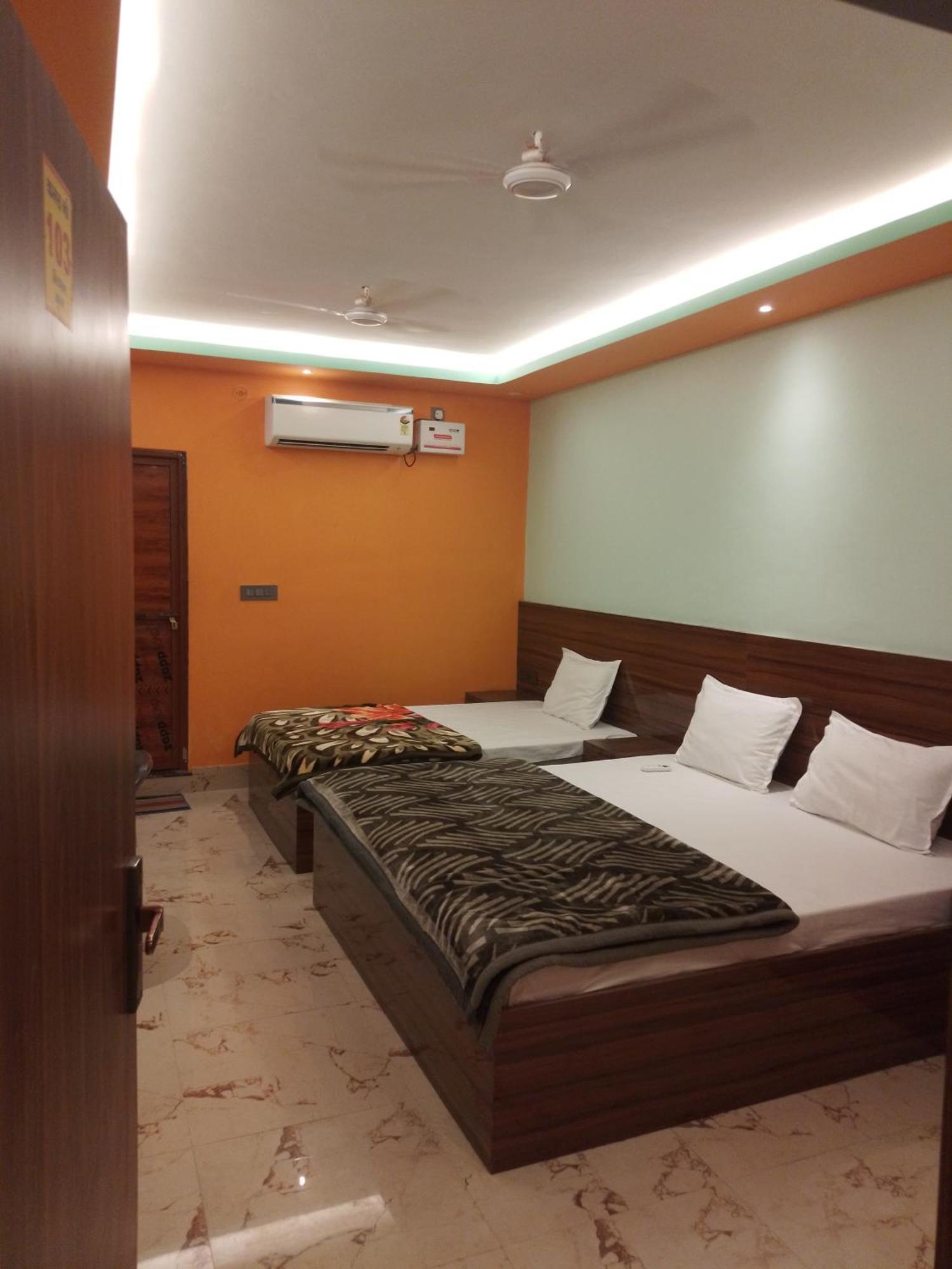 Siyaram Kunj Hotel Ayodhya Екстериор снимка