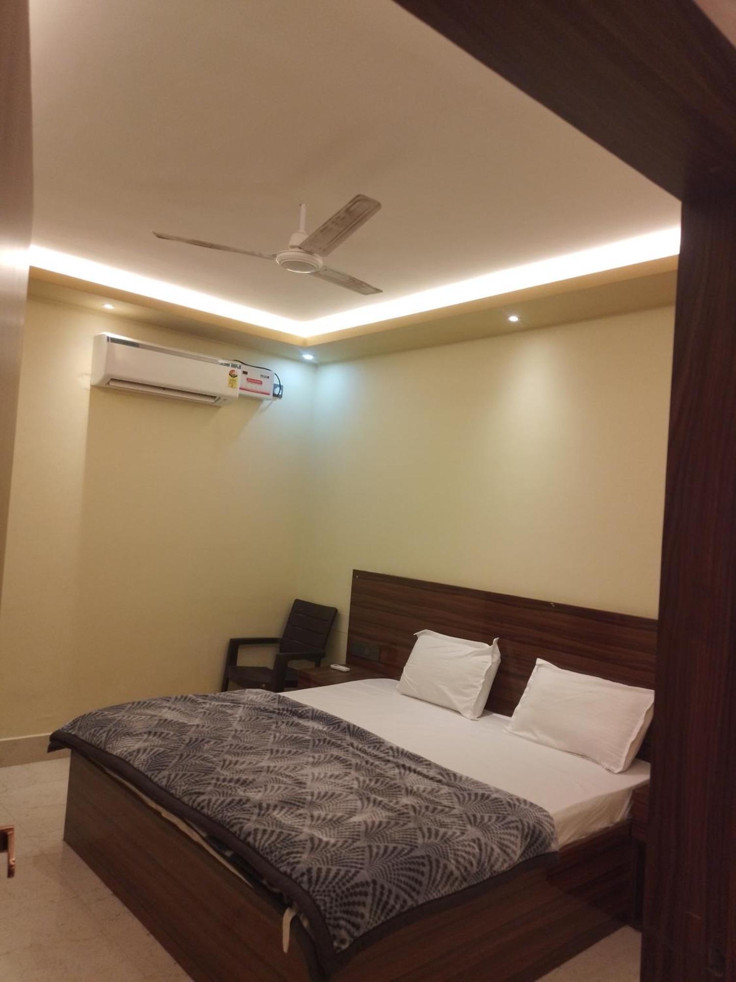 Siyaram Kunj Hotel Ayodhya Екстериор снимка