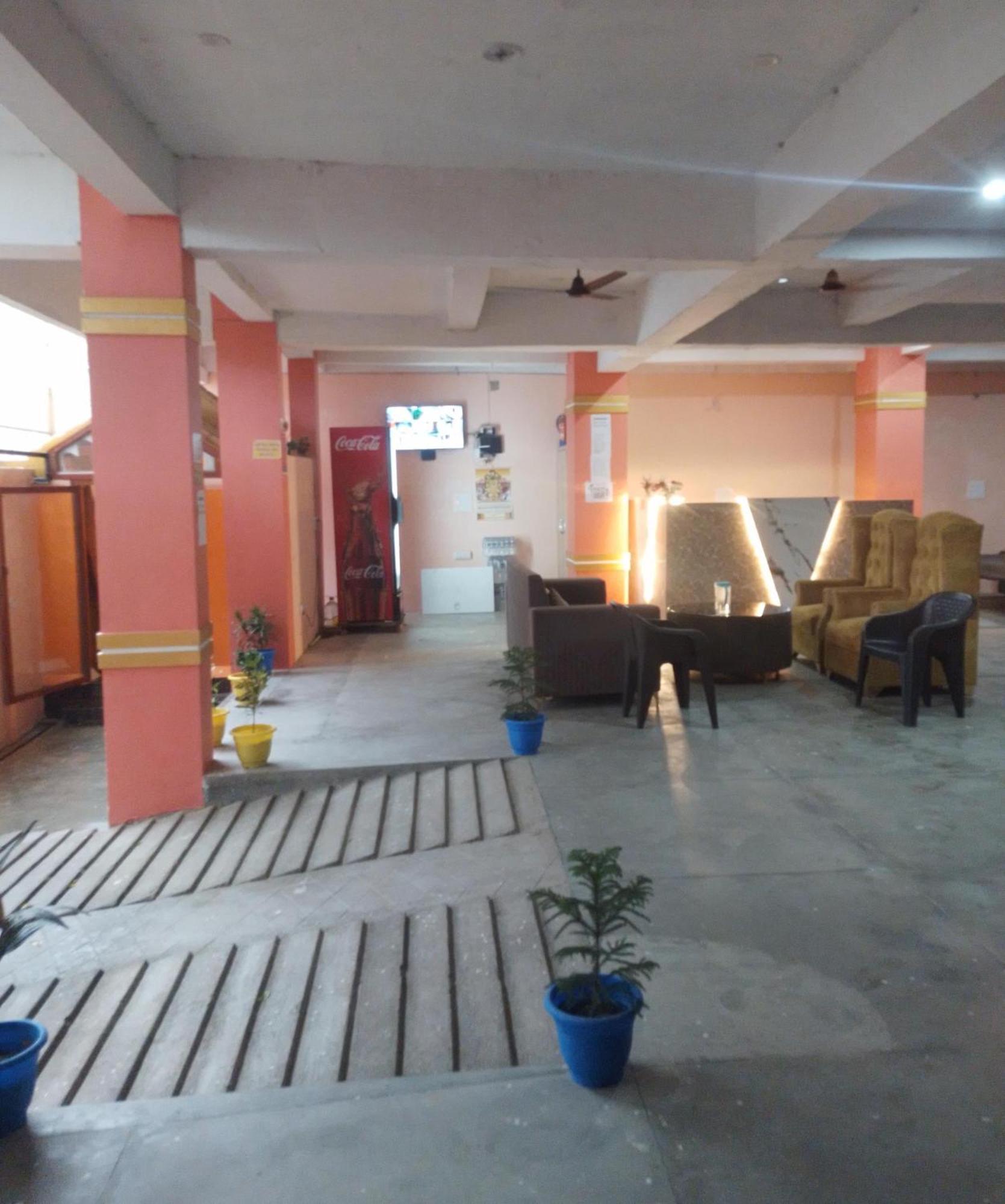 Siyaram Kunj Hotel Ayodhya Екстериор снимка